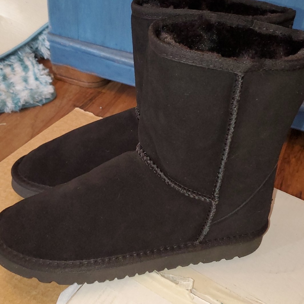 Short Black Uggs